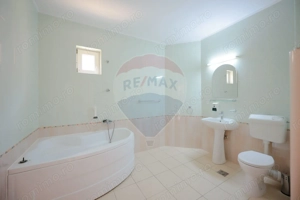 De vânzare pensiune cu restaurant, teren 4.750 mp – Băile 1 Mai - imagine 18