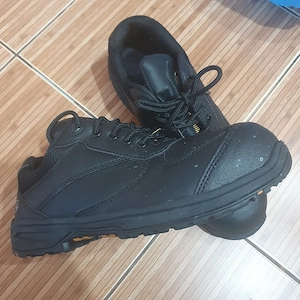 Vand pantofi de munca. 