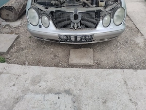Dezmembrez mercedes clk w208 