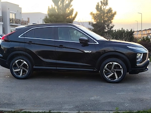 Mitsubishi Eclipse Cross   Plug-in-Hybrid   2  km   4x4   automat - imagine 4