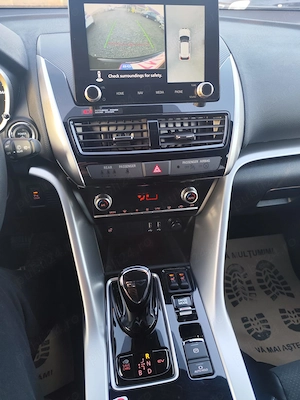 Mitsubishi Eclipse Cross   Plug-in-Hybrid   2  km   4x4   automat - imagine 9
