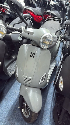 Închiriere scutere Glovo Glovo scooter rental.
