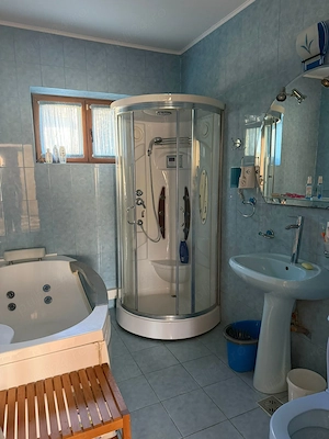 Casa spatioasa pe malul lacului Ezareni zona Valea Adanca  - imagine 9