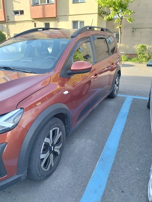 Vând Dacia jogger. An fabricație decembrie 2022 benzină și GPL kilometri 39000 unii proprietari cump - imagine 3