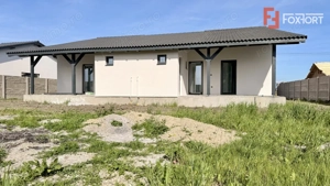 Duplex de vanzare, 3 camere pe parter + pod - Mosnita Veche