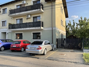 Proprietar - Inchiriez apartament cu 2 camere, curte și loc de parcare