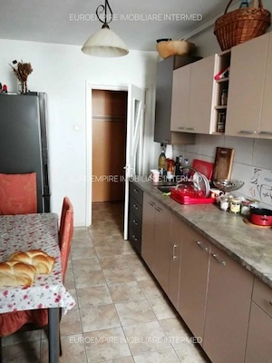 Apartament far 3 camere de vanzare - imagine 2