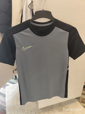 Vând tricou Nike 100 lei, cămașă Zara 100 lei, trening Nike vârstă 11 pana la 12 pretul 200 lei