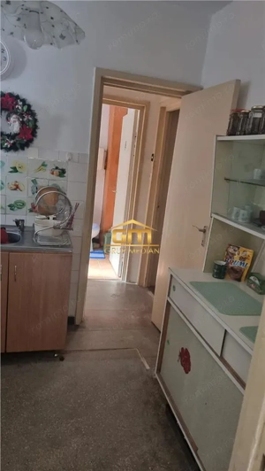Apartament 3 camere de - Zona Traian, etaj 3 - imagine 8