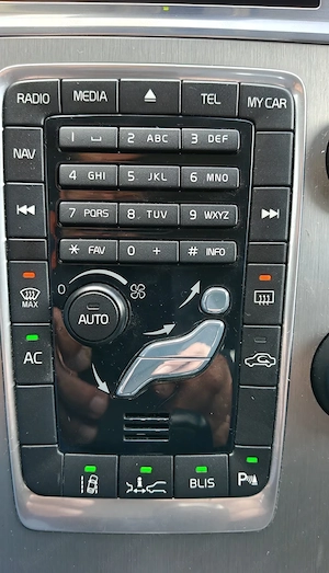 Vand Volvo XC 60 D4 Geartronic Summum - imagine 6