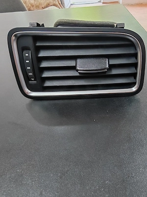Grila ventilatie dreapta pentru Jetta MK6 2010-2015