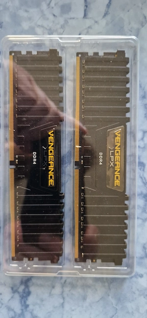 RAM DDR4 Corsair Vengeance 16 GDB Dual Chanel 3000 MHz