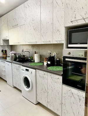 Langa Zone 2. Bucatarie inchisa. Spatios - 53 mp utili. Disponibil imediat