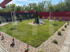 Casă în Șofronea cu 2 corpuri, 5 camere, terase, garaj și teren generos - imagine 5