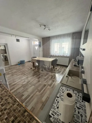 Casă în Șofronea cu 2 corpuri, 5 camere, terase, garaj și teren generos - imagine 18