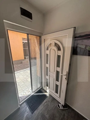 Casă în Șofronea cu 2 corpuri, 5 camere, terase, garaj și teren generos - imagine 19