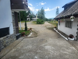 Vand camera situată in fost hotel Vadu Cerbului  amplasat la iesirea din Sinaia spre Bușteni.