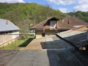 Casa cu teren generos in zona turistica de munte ,Nadrag,Timis - imagine 15