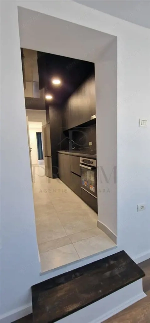 LIPOVEI - BLOC IZOLAT - 3 CAMERE - 1 BALCON - CENTRALA PROPRIE - CLIMA - GARAJ - imagine 5