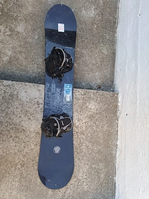 vand placa snowboard+ce se vede în poze