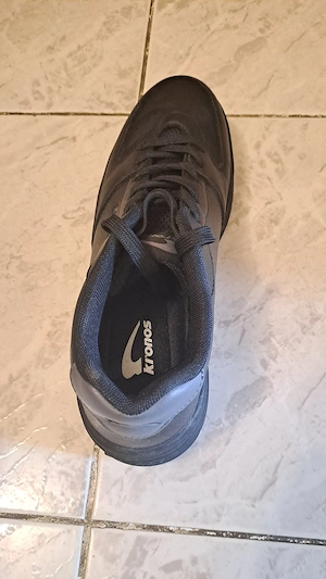 Adidași kronos