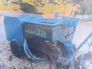 Vând mașină de tencuit Mondial fără betonieră.