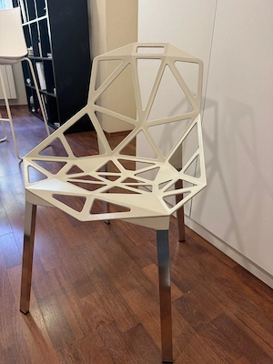 Vând 2 scaune Magis Chair One pentru Horeca