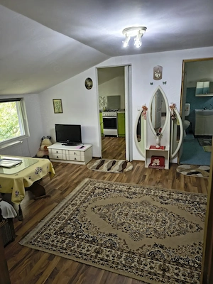 Inchiriez apartament 3 camere la casa +curte