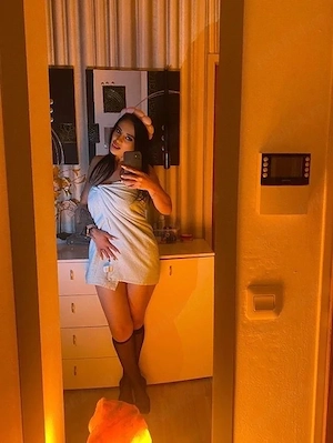 ella abia ce am ajuns in orasul tau ma deplasez dar am si locatie ofer servicii topp  - imagine 9