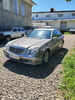 Mercedes E 220 cutie automata  - imagine 4