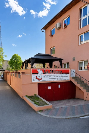 Spațiu comercial HoReCa 283 mp + terasă + cazare personal   central Mangalia - imagine 2