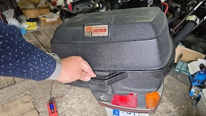 Topcase retro givi easybox monolock cutie scuter moto - imagine 3