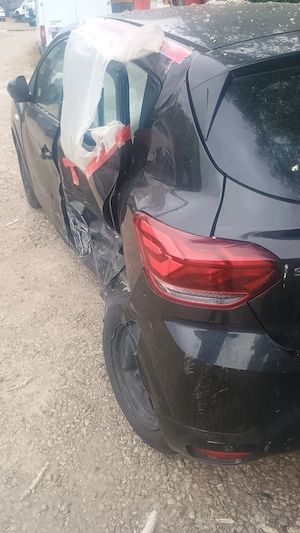 Dacia Sandero 2023 48k km - Impact Lateral Stânga, 2 Airbag-uri  - imagine 4