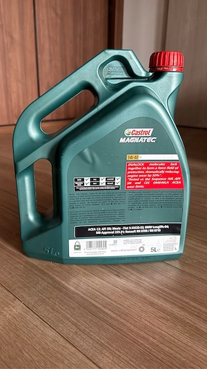 Donez aprox 1L ulei de motor Castrol 5W-40 - imagine 2