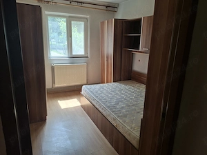 Proprietar vand apartament 3 camere ,zona ultracentrala,mobilat,cum se vede in foto are open space. - imagine 4