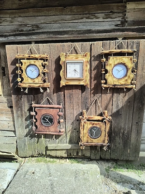 Ceasuri decorative din lemn 