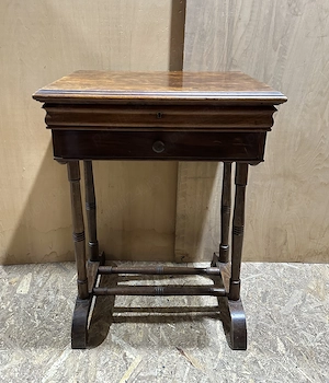 Masuta Vintage de Machiaj cu oglinda si Compartimente interioare Stil Victorian