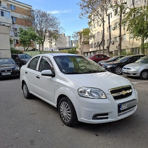 vând chevrolet aveo 