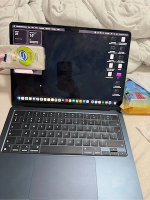 Apple MacBook Air 13", Apple M3, 8 nuclee CPU si 8 nuclee GPU, 8GB RAM, 256GB SSD, Midnight
