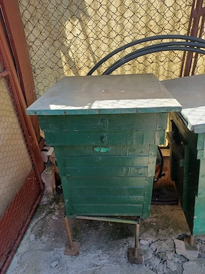 vand lazi pentru albine verticale utilate .