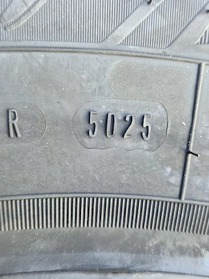 Dacia Duster LAUREATE 1,6 Benzină 114 CP 4X4 E6 - imagine 8