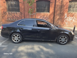 VW jetta 2010 ,1.6 tdi ,105 CP, 297150 km,preț 2300 euro neg - imagine 4