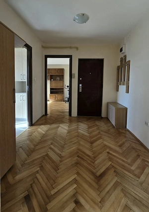 Apartament 2 camere de închiriat în Arad, zona Alfa, sunt persoană fizică, aer condiționat, centrală