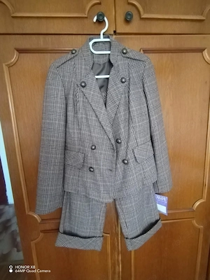 Costum dama sacou si pantalon scurt cu manseta in carouri nou.
