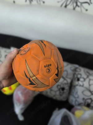 mingi handbal diferite marimi si culori