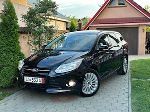 Ford Focus -2011-1.6 benzina clasic -Impecabil-Titanium