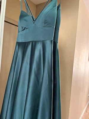 Rochie de seara sau cocktail superbă, purtată o singura data