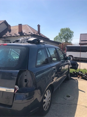 Dezmembrez opel zafira  - imagine 4