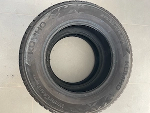Vand anvelope de iarna Kumho.