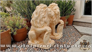 Statuetă leu mic cu blazon, galben patinat, model S2. - imagine 2